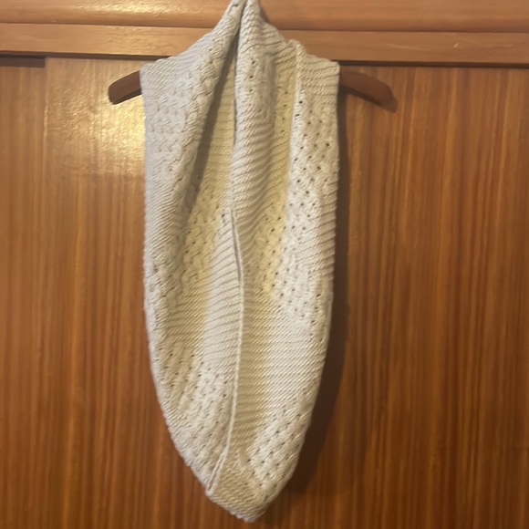 BNWT very soft cream-colored infinity scarf by Kismet. - Picture 6 of 7